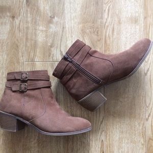 Vegan Suede Ankle Boots AMERICAN EAGLE OUTFITTERS Ankle Boot w Buckle Detail